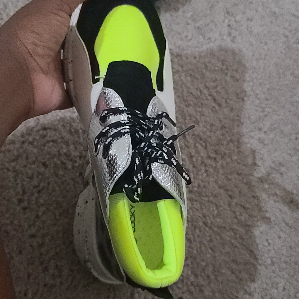 Sneaker - Picture 3 of 3